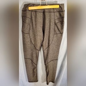 Elle Sportswear Yoga Pocket Capri Legging Black/Grey Texture, Size Medium